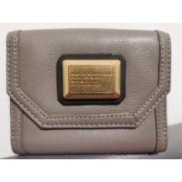 ราคา กระเป๋าสตางค์​ Marc Jacob Leather สีเทาหนังแท้ Used (25500791515)