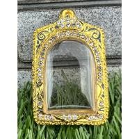 ราคา กรอบทอง กรอบสมเด็จ พระสมเด็จ กรอบเงิน ชุบทอง ลงยาน้ำเงิน ฝังเพชร ใส่สมเด็จวัดระฆัง ขนาด กว้าง 2.9 cm สูง 4.0 cm (21416098621)