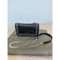 ราคา ส่งต่อ ✌CHARLES & KEITH CHAIN RIMMED CLUTCH หน้าโซ่สีดำ คลัช กระเป๋าสะพายข้าง ของแท้ (20062181149)