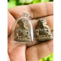 ราคา พระอุเชนทร์ ปี56 คู่บารมีพ่อท่านคล้าย ขนาด2.5ซม (29773348029)