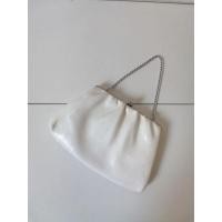 ราคา handbag​ / clutch off-white​ color​ กระเป๋า​ถือ​ กระเป๋า​คล้องมือ​ สี​ออฟไวท์ (26202761767)