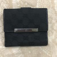 ราคา Use กระเป๋าสตางค์สั้น Gucci มือสอง แท้ % (1735349798)