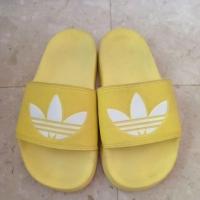 ราคา รองเท้าแตะ adidas สีเหลือง แท้ (มือสอง) (29853152374)