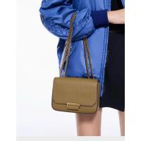 ราคา ✨รับหิ้ว✨ กระเป๋าสะพายไหล่แบบสายโซ่ - สีกากี Charles and Keith (24270233514)