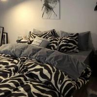 ราคา INS อินเทอร์เน็ตคนดังลายม้าลายผ้านวมคลุมผ้าฝ้ายชุดสี่ชิ้นสีดำและสีขาวเรียบง่ายเครื่องนอนคู่หอพักชุด (26064468910)