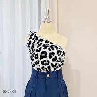 ราคา BM4402 เสื้อเบี่ยงไหล่ เสื้อปาดไหล่เฉียงข้างเดียว ดีเทลสายผูกโบว์ตรงไหล่ เนื้อผ้านิ่มมากก ใส่สบาย อก 34 (12175957159)