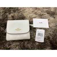 ราคา ส่งฟรี กระเป๋าสตางค์ 3 พับเล็ก สีขาว ลายซี มีช่องซิป COACH 87589 SMALL WALLET IN SIGNATURE CANVAS (17606418483)