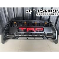 ราคา กระจังหน้ารีโว่ Revo แบบมีไฟสีดำด้าน โลโก้ TRD แดง และ โลโก้ TOYOTA บรอนด์ (20338026849)