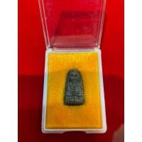 ราคา No1175 หลวงปู่ทวดวัดห้วยมงคล ปี49 พิมพ์พระรอดเล็ก รุ่นมหามงคล เนื้อว่านผสมผงตะเคียน (26878754604)