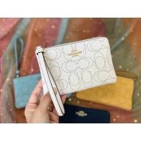 ราคา Coach คล้องมือ S1zip ลายฉลุรุ่นใหม่สีขาวดูไฮโซมากค่ะรุ่นนี้ (6148151815)