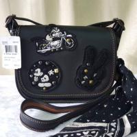 ราคา Coach F59355 Micky limited edition, PATRICIA SADDLE 18 IN GLOVE CALF LEATHER WITH MICKEY PATCHES (397285861)