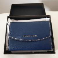 ราคา กระเป๋าเงิน กระเป๋าสตางค์ charles & keith ของแท้ มือสอง สภาพ ใหม่ 99% (2698288006)