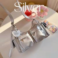 ราคา กระเป๋าสะพายข้าง #SodaZippy8angles สี Silver มือสอง (29801556256)