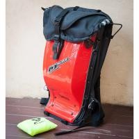 ราคา Demon Flow กระเป๋าเป้หลังแข็ง (Hard Shell backpack) Yamaha M-Slaz แท้ เหมือนใหม่ สีแดง พร้อมถุงคลุมกันฝนสีสะท้อนแสง (6014497761)