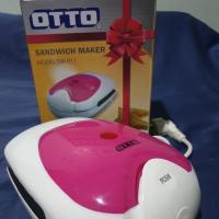 ราคา เครื่องทำแซนด์วิช OTTO เครื่องทำแซนด์วิช รุ่น SW-011 - Pink (1784843398)