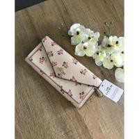 ราคา Coach แท้ ✔️ กระเป๋าสตางค์ลายดอกไม้ | Coach Soft Wallet with Floral Bloom Print (2424786748)
