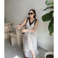 ราคา เดรสยาวอัดพลีทสีขาว คอวีแขนกุด แต่งขอบลูกไม้สีดำ มีซับใน หรูหรามาก (16875214137)