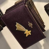 ราคา ของแท้!! พร้อมส่งในไทย!! Coach คล้องมือ 1 ซิป Size M new collection (1686611236)