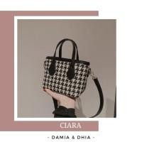 ราคา กระเป๋าสะพายข้าง CIARA สีโมโนโครม (23743706637)