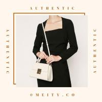 ราคา Charles & KEITH CROCS-EFFECT STRUCTURED HANDBAG (6686487882)