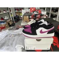 ราคา AIR JORDAN 1 LOW FUCHSIA TOE (W)+เสื้อ BILLIE ELISH (3028054940)