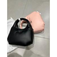 ราคา กระเป๋า carlyn รุ่น jelly mini สีดำ ของแท้ (20988365197)