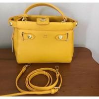 ราคา กระเป๋า lyn แท้ 100% จาก shop เลยจ้าสีเหลืองสดใส สภาพ 90% จะถือหรือสะพายข้างก็ได้จ้า ส่งต่อ 500 (งต่อนะคะ) อุปกรณ์ครบ (6120943477)