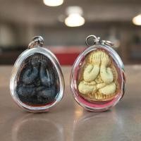 ราคา พระเครื่อง จี้ เนื้อผง พระปิดตา หลังฝังพลอย กรอบสแตนเลสไม่ลอกไม่ดำ จี้พระปิดตา เสริมโชคลาภ เสริมการงาน (28480668645)