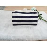 ราคา กระเป๋าพกพา เก็บของใช้ส่วนตัว แบรนด์ Lancome (ทรงสามเหลี่ยม สีขาวน้ำเงิน) (21177974424)