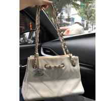 ราคา Chanel Vintage CC Charm Tote Chevron Canvas Large แท้% (1366696463)
