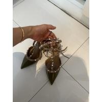 ราคา ส่งต่อ valentino Patent Rockstud 65 mm สภาพใหม่มาก ใส่กับกางเกงยีนส์ หรือกระโปรงออกงานก็เข้า ไซส์ 38.5 ของแท้ (19851381952)