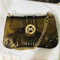 ราคา Metrocity handbag กระเป๋าสะพาย Metrocity ของแเท้ สีเขียวขี้ม้า โซ่ทอง สภาพดี (1384901410)
