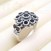 ราคา แหวนนิล ทรงโบราณ ดอกพิกุล แหวนเงินแท้ รมดำ พลอยนิล CZ YTG-10079 YTGEMS (4431496000)
