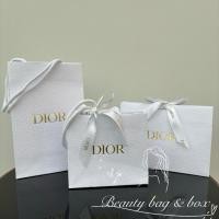 ราคา ถุงกระดาษ Dior สีขาว โลโก้สีทอง แพคใส่กล่องไม่ยับค่ะ (25568532480)