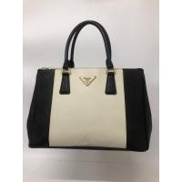 ราคา กระเป๋ามือสอง PRADA MILANO หนัง Saffiano สีดำ-ขาว ขนาด 13 นิ้ว พร้อมส่ง (19375951149)