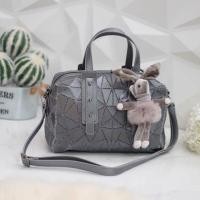 ราคา DAVID JONES แท้ OUTLET % Bag กระเป๋าสะพายข้าง ทรง speedy สี Deep grey with diamond texture มาพร้อม กระต่าย Bunny (1823559833)