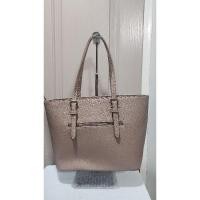 ราคา กระเป๋าสะพายข้าง สีสมพูกะปิ ขนาดกำลังใช้ (28285691007)