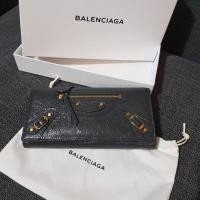 ราคา Balenciaga Wallet สินค้าพร้อมส่ง มีใบเดียวเท่านั้นค่ะ Add line: kanyanut_nae ขอรูปเพิ่มเติมได้ พร้อมยืนยันตัวตน (2029541512)