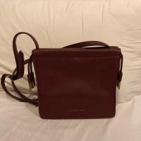 ราคา กระเป๋า charles & keith มือสองสีแดง สะพายข้าง (2591729790)