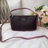ราคา COACH Top Handle Pouch In Signature (13455377806)