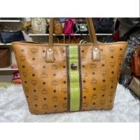 ราคา กระเป๋าmcm ของแท้ มือ2 14นิ้ว สายสะพายแข็งแรง ซับมีเปื้อนนิดหน่อย เก็บสีตรงมุมมา (4336387514)