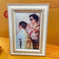 ราคา กรอบรูปพร้อมภาพ สมเด็จย่า ในหลวง ร9 ขนาด 5x7 นิ้ว มีขาตั้งและที่แขวน เสริมฮวงจุ้ย เป็นของขวัญ ที่ระลึก ของฝาก (23157423127)