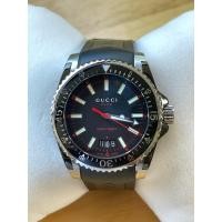 ราคา GUCCI Dive Date 40 mm 136.3 SS Analog Quartz Men's Watch Black Red Dial YA136303 (29825717416)