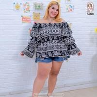 ราคา [ ส่งฟรี ] A160 เสื้อเปิดไหล่แขนตุ๊กตาลายช้าง เสื้อคนอ้วน เสื้อช้าง สาวอวบ ผ้าไหมอิตาลี ไซส์ใหญ่ พลัสไซส์ (29603828300)