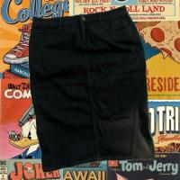 ราคา กระโปรงยีนส์ สีดำ แบรนด์ Esprit ราคา 150 บาทเท่านั้น มือ 2 สภาพใหม่มาก ใส่ 2 ครั้ง เอว 32 ยาว 24 ผ่าหลังตามรูป (25807770289)