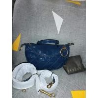 ราคา กระเป๋า คาด-อก charles&keith มือสอง (5766806883)
