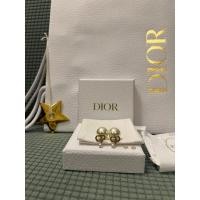 ราคา ขายเท!!!ตุ้มหู Dior สภาพดี มีร่องรอยตามการใช้งานบ้างค่ะ อุปกรณ์ครบ ขาดแต่ใบเสร็จค่ะ (23675849932)