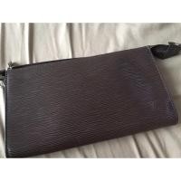 ราคา Louis Vuitton EPI Pochette กระเป๋าหลุยส์ทรงพอช (6706113949)