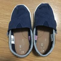 ราคา รองเท้าเด็กชาย TOMS ของแท้ (2286308894)