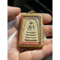 ราคา พระสมเด็จเนื้อผง หลวงพ่อแพ วัดพิกุลทอง พิมพ์ไกเซอร์ หลังรูปเหมือน รุ่นอายุ 93 สร้างปี 2539 รับประกันแท้ เลี่ยมกันน้ำ (27423027601)